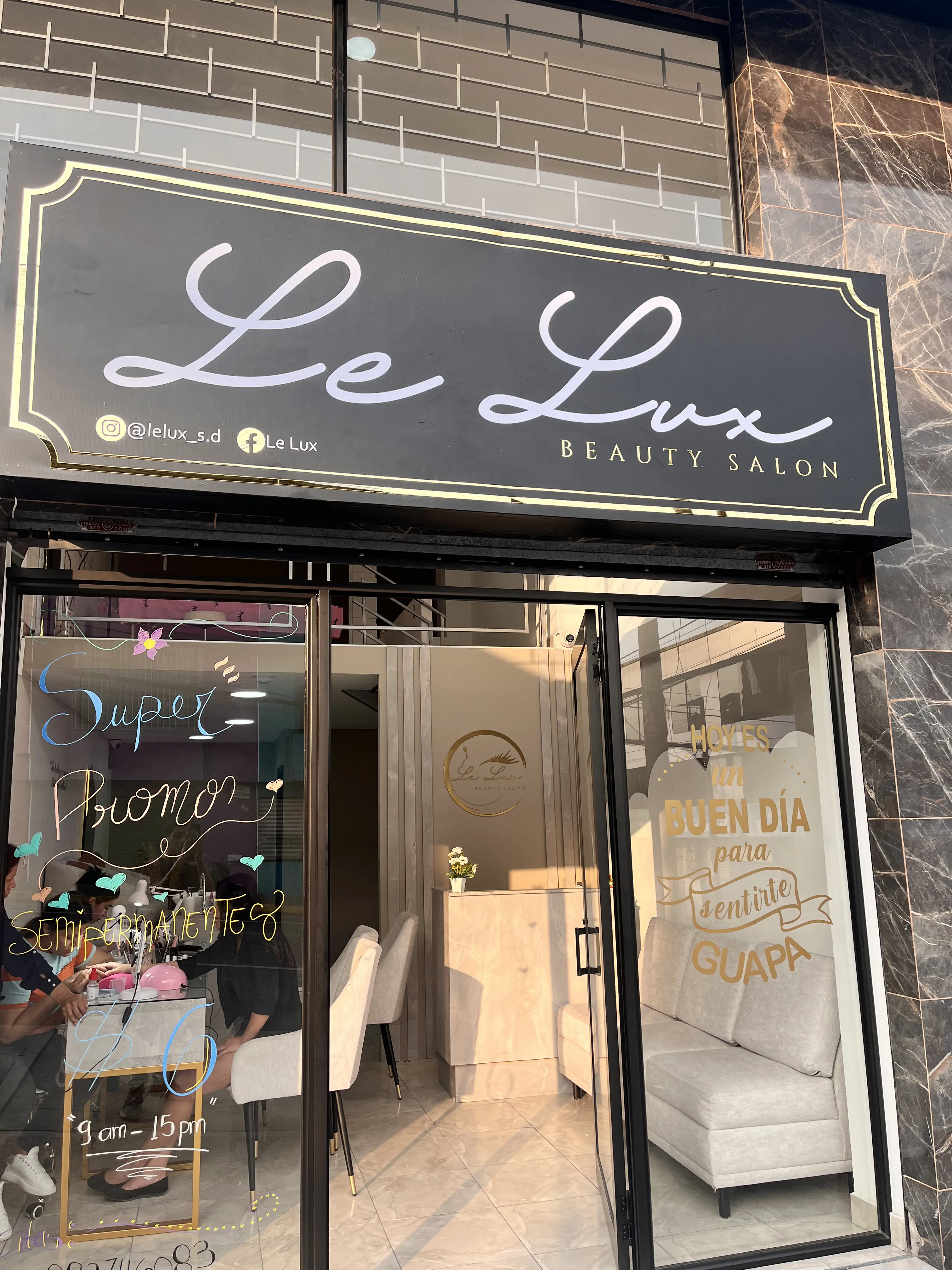 Le Lux Beauty Salon — Fachada completa